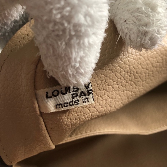 Louis Vuitton Paris Toilette 28 Bag, Monogram Canvas, Date: 822, February 1982. - Picture 12 of 15